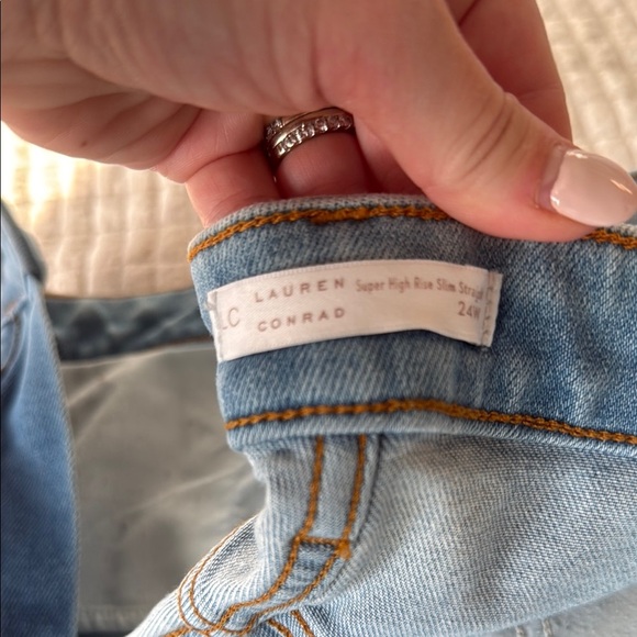 LC Lauren Conrad Blue Boyfriend Jeans with Distressed Knee - Picture 4 of 5